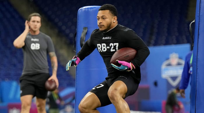 Kansas State running back Deuce Vaughn runs a drill at the combine